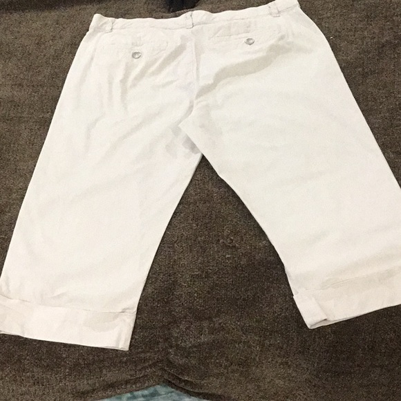 Bandolino Capri pants. - Picture 3 of 4